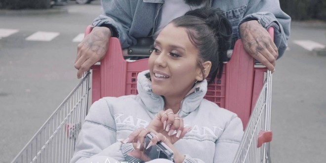 Malena veut voir \'\'La vie en rosa\'\' dans son nouveau single (Clip Officiel)