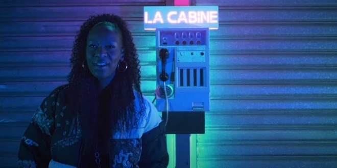 Coco Mupala délivre le freestyle \'\'Allo Maman Bobo\'\' dans \'\'La Cabine\'\'(Clip Officiel)