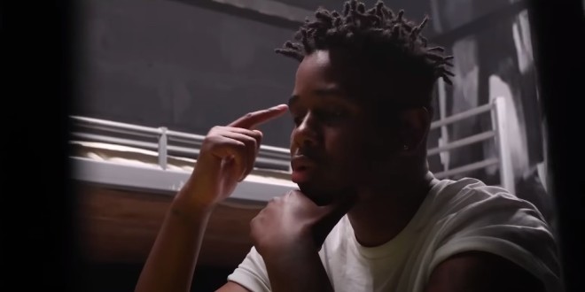 Louis Aoda revient avec le dansant \'\'Official Gyal\'\'(Clip Officiel)