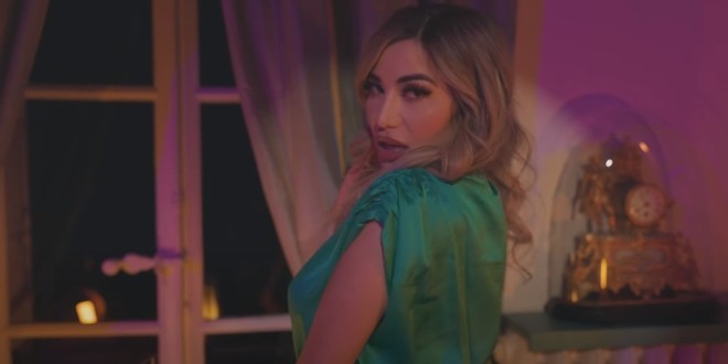 AliceCatDesigner de retour avec \'\'Folle in Love\'\'(Clip Officiel)