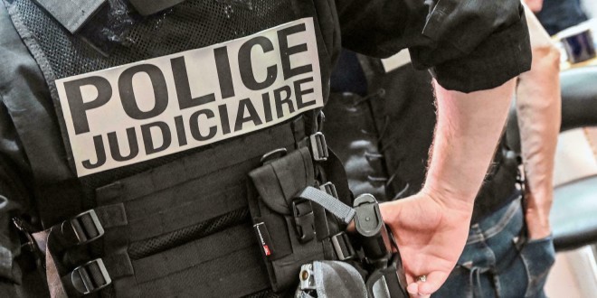 Des individus lancent des contrats sur 7 policiers en affichant leurs photos 