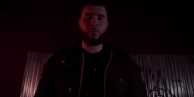 Kalmas balance son nouveau single \'\'Dans Le Four\'\'(Clip Officiel)