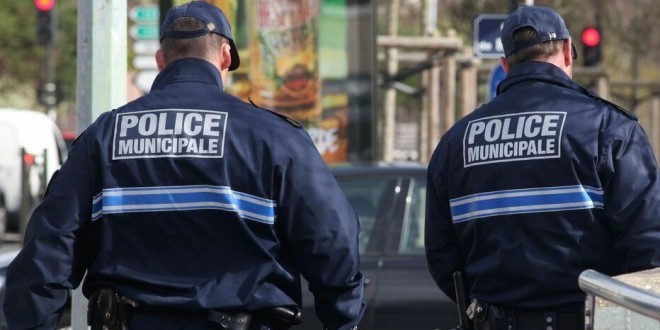 Un homme attaque des policiers à Marseille avec un couteau et se fait abattre (Vidéo) 