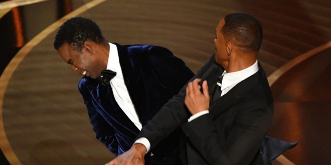 Will Smith pete les plombs et gifle Chris Rock en pleine cérémonie des oscars (Vidéo)