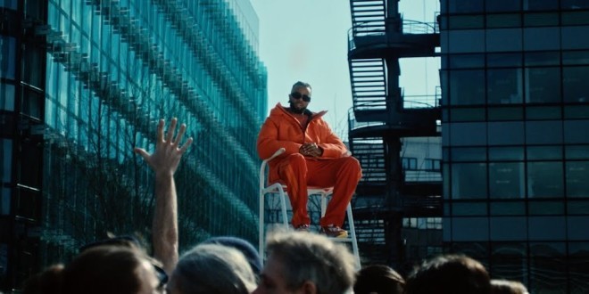 Lefa fait buguer le \'\'Métaverse\'\' (clip officiel)