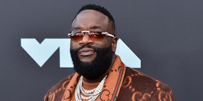 Rick Ross réalise un autre rêve d’enfant et s’offre un camion de pompiers (Vidéo) 
