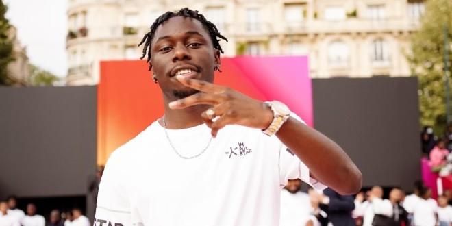 Tiakola annonce la sortie de son premier album \'\'Mélo\'\'
