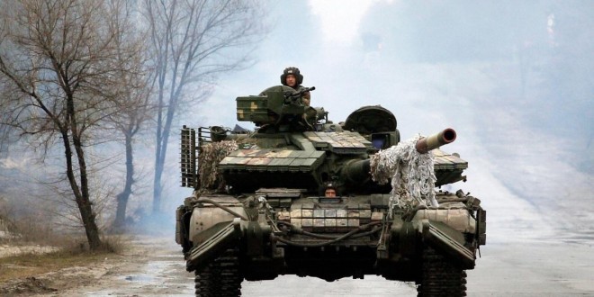 Des soldats Russe driftent avec un char dans les rues Ukrainiennes (Vidéo) 