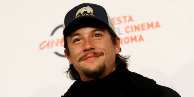 Nekfeu déclenche l’hystérie de son public avec de mystérieuses affiches à Paris (Photos) 