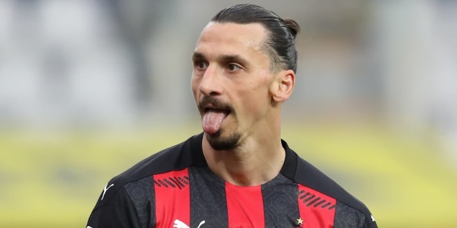 Zlatan Ibrahimovic pète le pare-brise du bus du Milan AC avec sa main et suscite le buzz (Vidéo) 