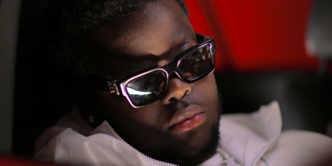 Trocstar frappe très fort avec son nouveau hit \'\'Favelas\'\' (Clip Officiel)