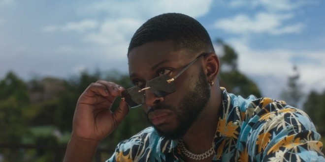 LeGhost balance son excellent nouveau hit \'\'Salades\'\' (Clip officiel)