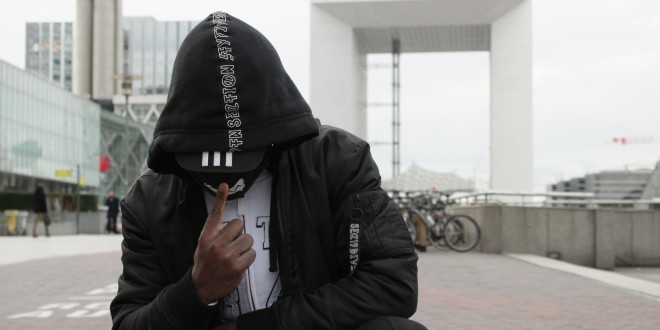 Amejor revient en puissance avec le clip « Rap à 2 balles » 