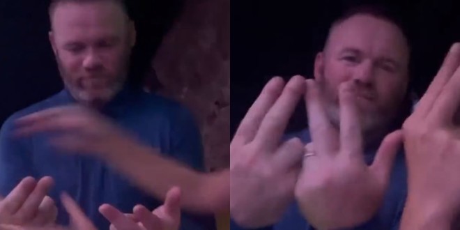 Wayne Rooney profite de son séjour à Marseille pour apprendre à faire le signe Jul (vidéo)