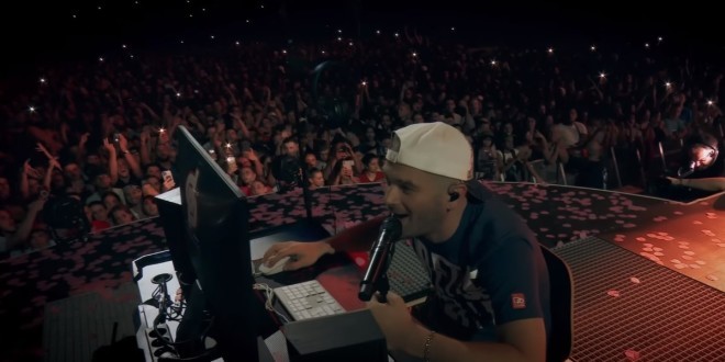Jul balance l\'énorme hit réalisé avec la voix du public du stade Vélodrome (clip officiel)