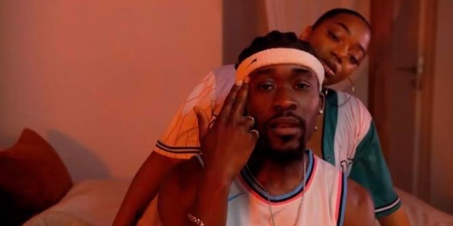 Robson dévoile son tout nouveau morceau \'\'PLS\'\' (Clip officiel)