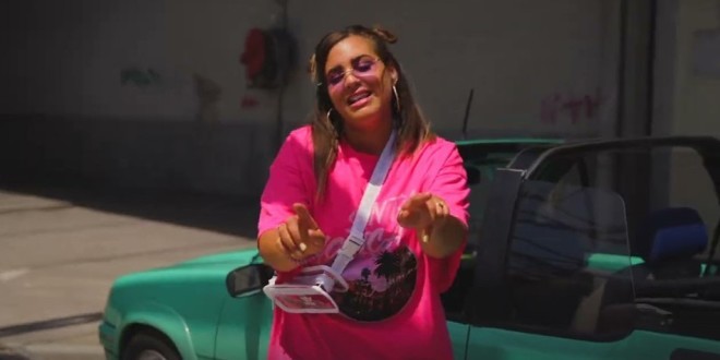 Yasmin lâche son nouveau hit \'\'C\'est ça l\'mood\'\' (clip officiel)