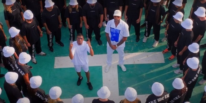 Timal et Booba réalisent la connexion parfaite avec \'\'Caméléon\'\' (Clip Officiel)
