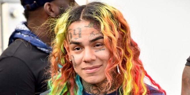 6ix9ine se fait tabasser en public par sa copine qui finit en détention (Vidéo) 