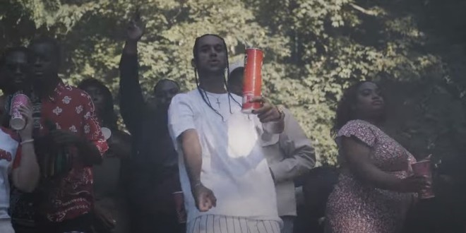 Crosseur frappe très fort avec le puissant \'\'Eza Bisso\'\' (Clip Officiel)