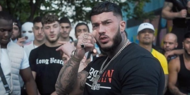 Tovaritch accusé d’homophobie, se rend dans un centre LGBTQI+ et déclenche une polémique (Vidéo)   