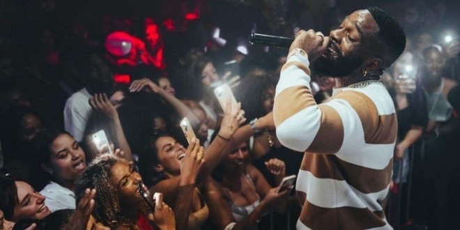 Tayc choque les internautes après une nouvelle sortie lors de son dernier concert (vidéo)