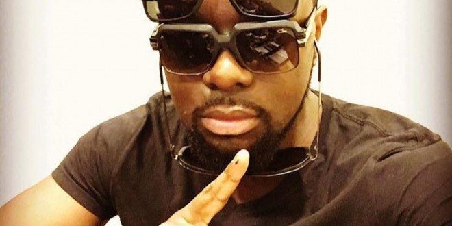 Pourquoi le feat Maitre Gims & Jul ne figure pas sur \"MCAR\" ?