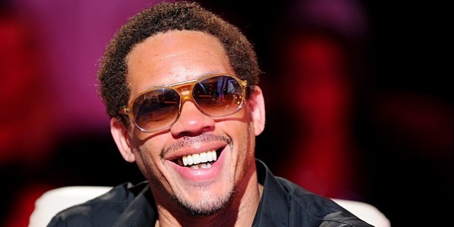 Joey Starr annonce ses fiançailles avec une chanteuse de 36 ans 
