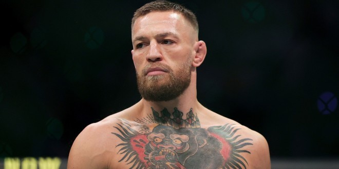 Connor McGregor surprend deux fans en train de l’imiter et sa réaction est surréaliste (Vidéo) 