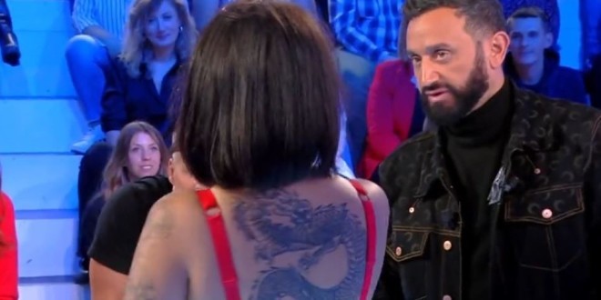 Ruby Nikara crée le buzz en se desahbillant en direct dans Tpmp (Vidéo)