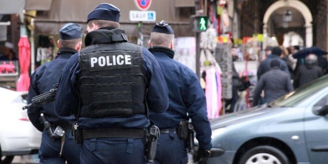 50 jeunes prennent d’assaut un commissariat au Val-D’oise 