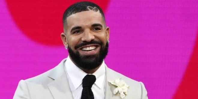Drake offre des sacs de luxe à des stripteaseuses pour les remercier (Photos) 