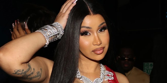 Cardi B touche 1M de $ pour un concert de 35 minutes et allume son public (Vidéo) 