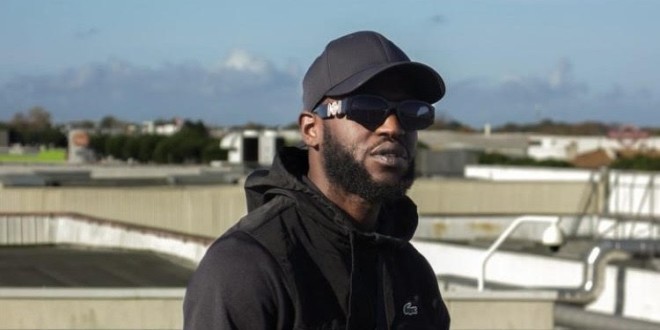 Dahood lâche son excellent nouveau titre \'\'Dans ma tête\'\' (Clip officiel)