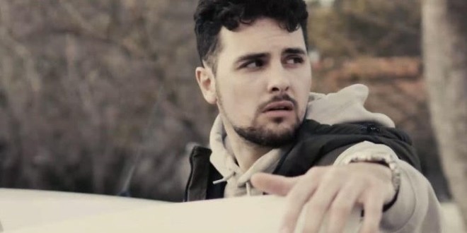 Arentyo attend \'\'Un signe du ciel\'\' (clip officiel)