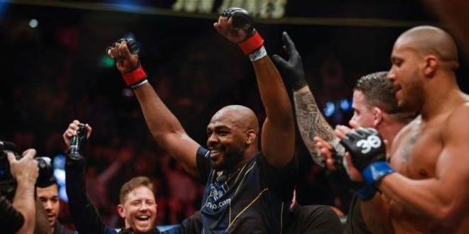 Ciryl Gane vite battu par Jon Jones, marquant l\'histoire de l\'UFC ! (vidéo)