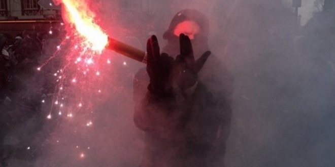Après Sch et Booba, les manifestants valident Jul ! 