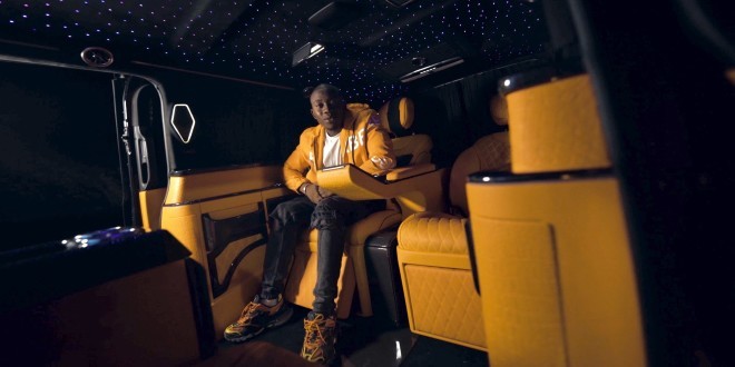 Fouss arrive en force avec \'\'Le métier\'\' (Clip officiel)