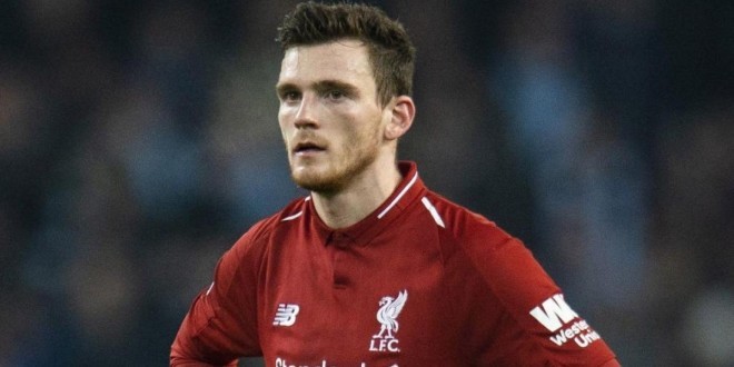 Liverpool-Manchester United : un fan des Reds rentre sur le terrain et blesse Robertson ! 