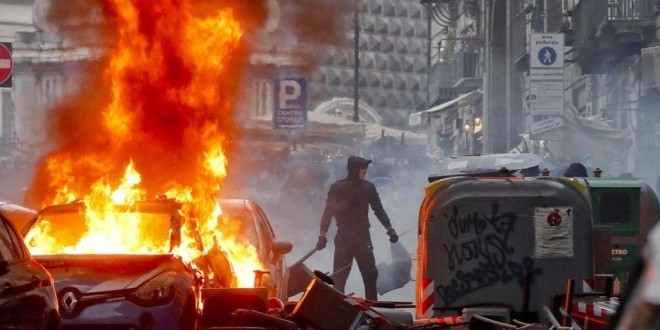 Une armée d\'Ultras saccage les rues de Napoli ! (Vidéo)