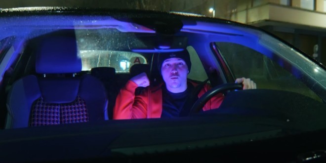 Casper frappe très fort avec le puissant \'\'Pas si facile\'\' (Clip Officiel)