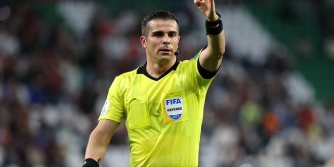 Mexique: L\'arbitre Fernando Hernandez perd son sang-froid et donne un coup de genou à un joueur (Vidéo)