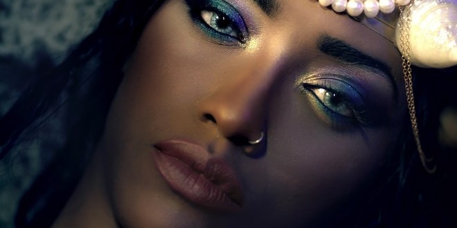 Shay de retour avec une nouvelle chanson dans un nouveau clip ! 