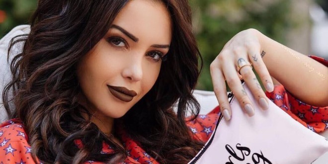 Nabilla soutient Shay!