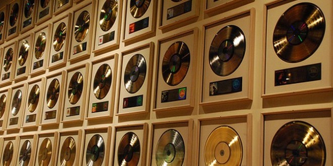Combien Rapporte Un Disque De Platine Combien gagne un rappeur en étant disque d’or?!
