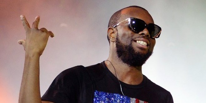 Maître Gims parle du combat de Booba vs Kaaris, explique son changement de nom et chante l\'opéra sur C à Vous