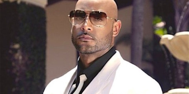 Booba n\'a pas l\'air content du contrat, il insulte gratuitement Kaaris !