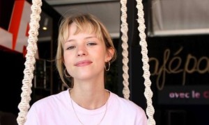 Angèle bat un record détenu par Stromae dans le nombre de semaines consécutives de tops 1 ! Angèle bat un record détenu par Stromae dans le nombre de semaines consécutives de tops 1 !