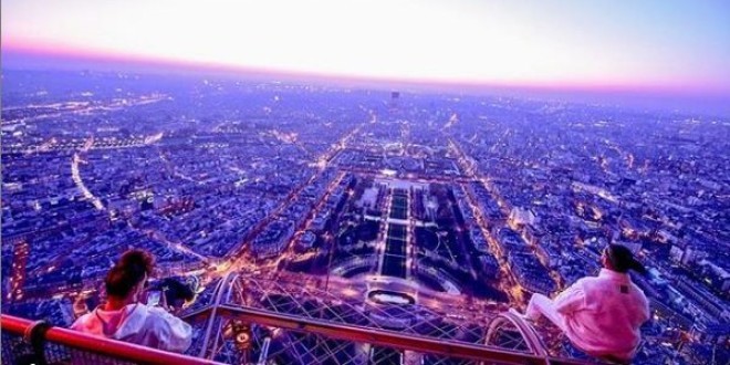 PNL dévoile les coulisses du tournage de \'\'Au DD\'\' au sommet de la Tour Eiffel !