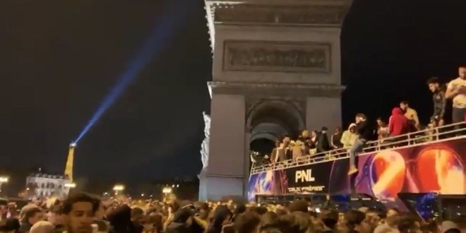  PNL envahi Paris et défile sur les Champs-Élysées !